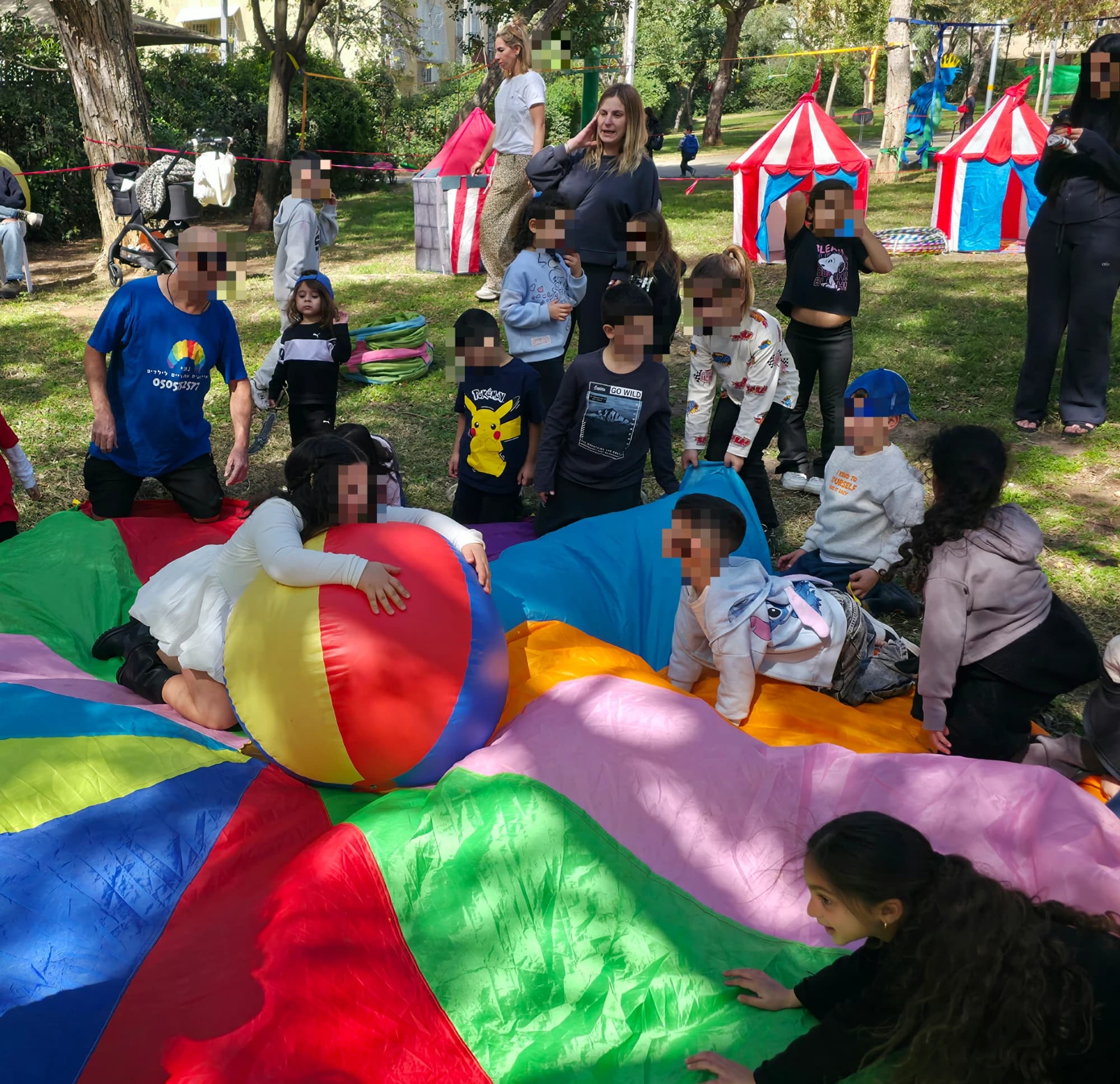 ילדים בגיל הרך משתתפים בתחנת תנועה בהפעלה של נוני אירועים